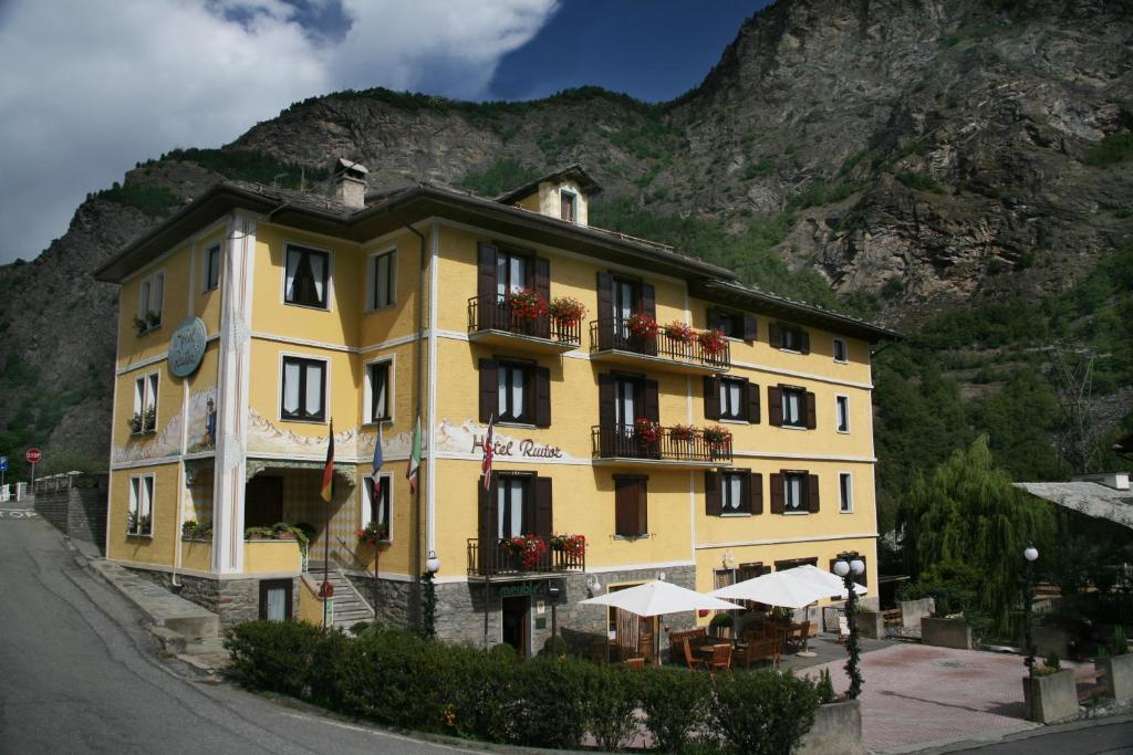 Nespecifikovaný výhled na hory nebo výhled na hory při pohledu z hotelu