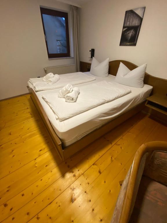 Gasthof zum goldenen Schiff - Historisches Hotel mit Frühstück & Self-Check-in - 双床间 - 带私人浴室