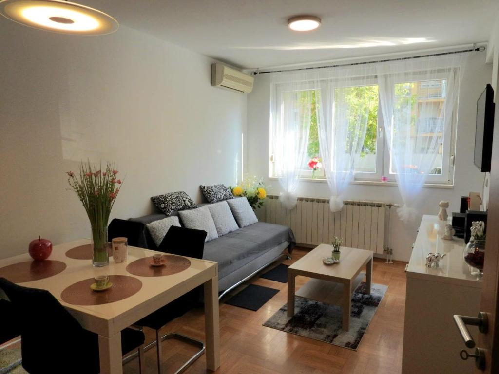 a living room with a couch and a table at AppLuna in Zagreb