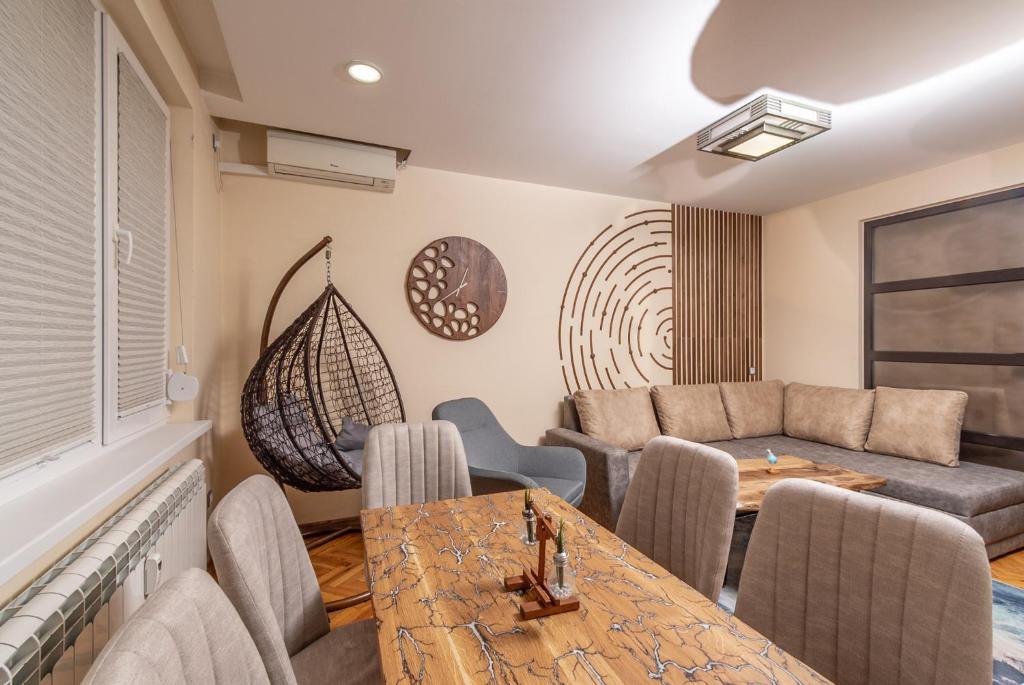 Top Center Retreat, Close to Main street, FREE Parking - Apartamento De Dos Habitaciones Con Balcón