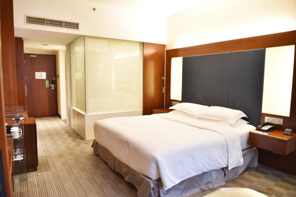 Postel nebo postele na pokoji v ubytování Holiday Inn Shanghai Pudong by IHG
