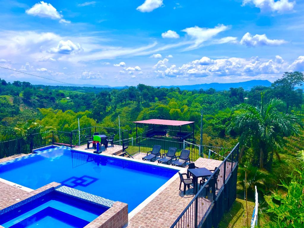 a swimming pool on top of a house with a view at Hotel Campestre Atardecer Cafetero in Quimbaya