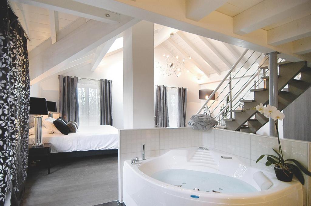 Auberge De Maison Rouge - Deluxe Suite со спа -ванной