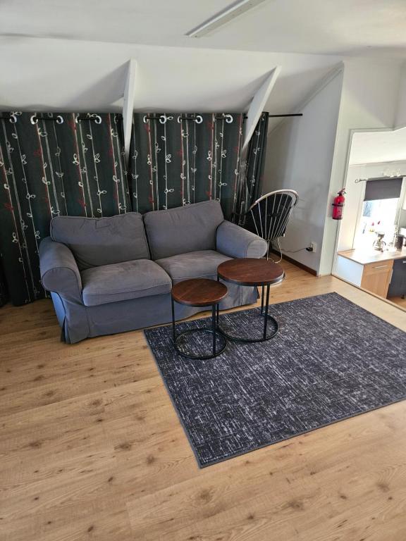 Posezení v ubytování Garagelägenhet