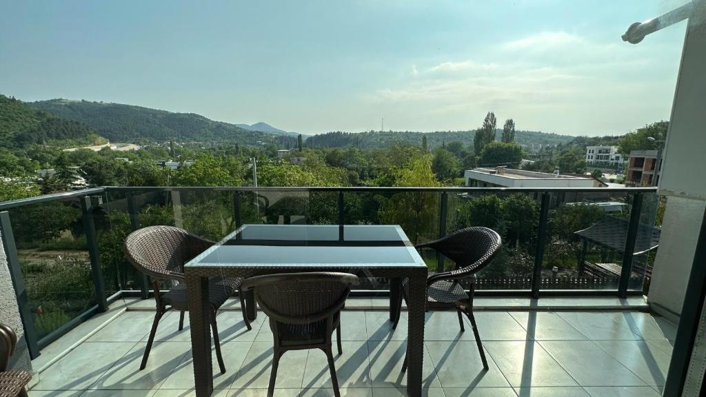 Nespecifikovaný výhled na hory nebo výhled na hory při pohledu z aparthotelu