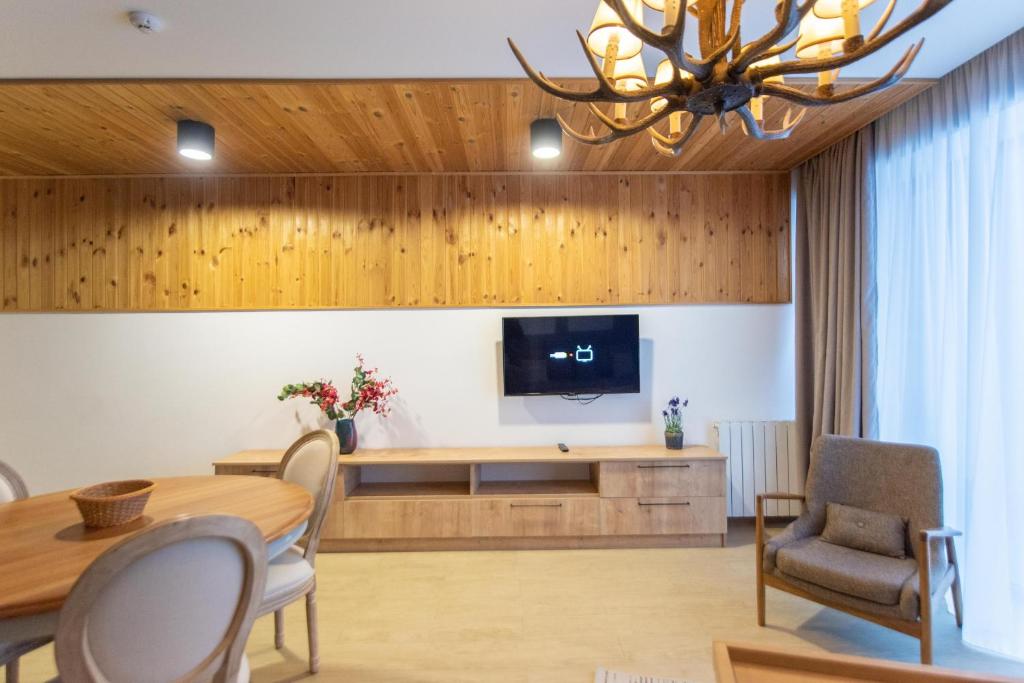 Gudauri ATRIUM ApartHotel - 一居室公寓，阳台和山景