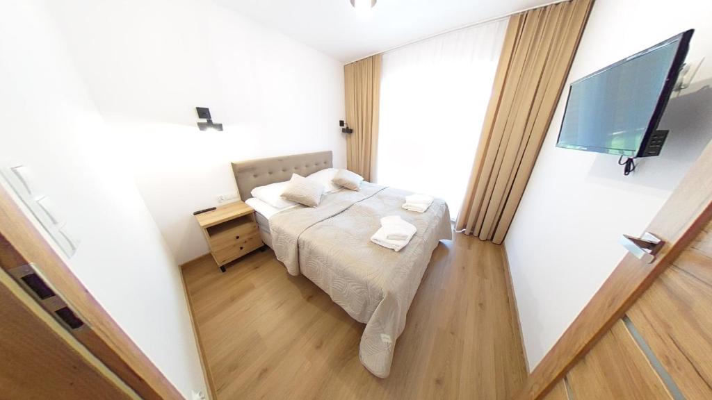 Łóżko lub łóżka w pokoju w obiekcie Apartament ARKA