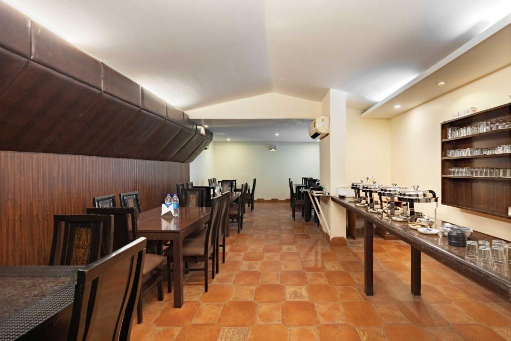 Restaurace v ubytování Treebo White Castle, Gurgaon
