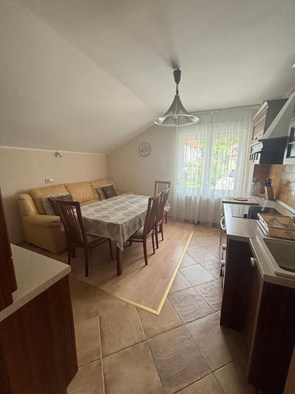 Vila Weekend - Three-Bedroom Apartment