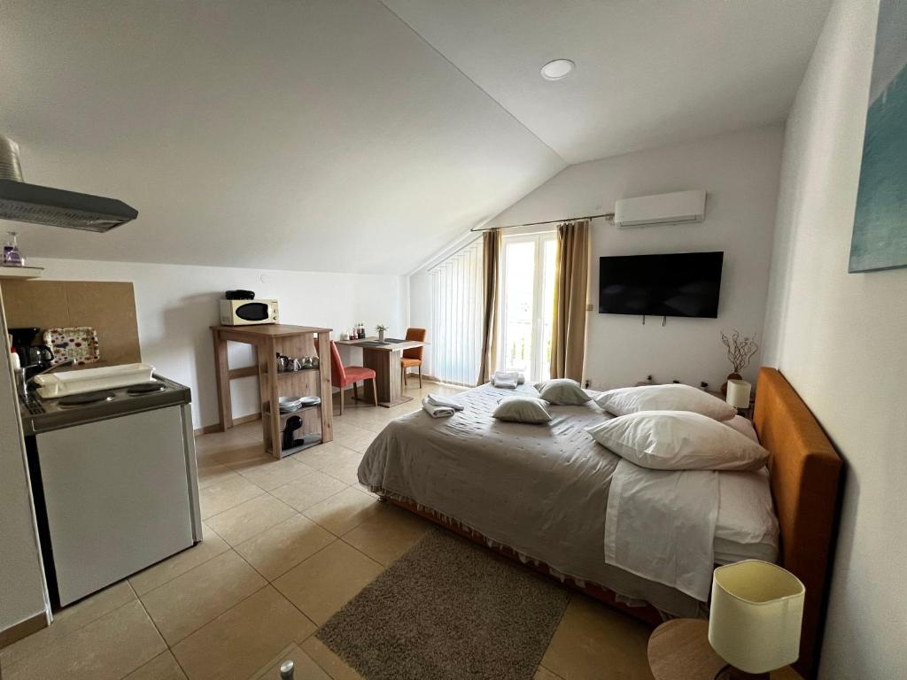 Apartments Lira - 14