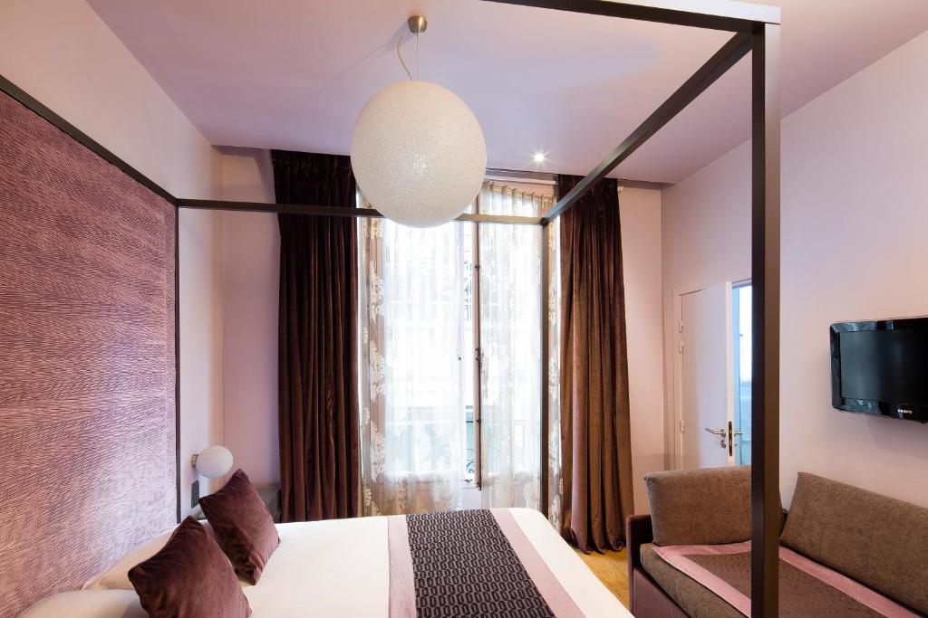 Gallery image of Hotel Louvre Bons Enfants in Paris