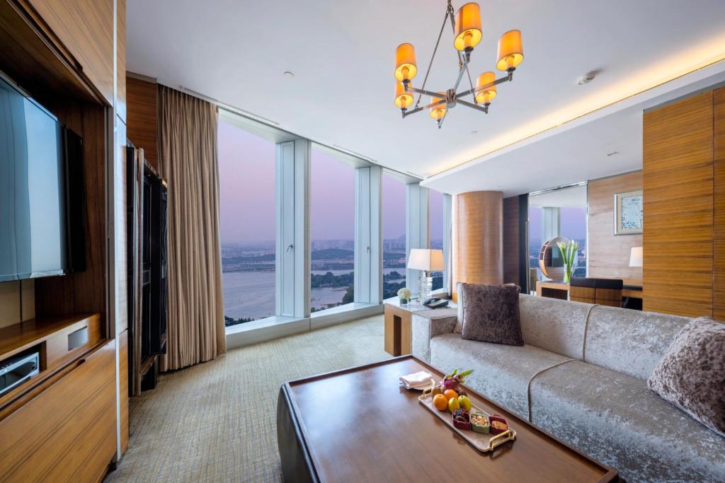 InterContinental Nanjing, an IHG Hotel - 一卧室用餐套房，湖景