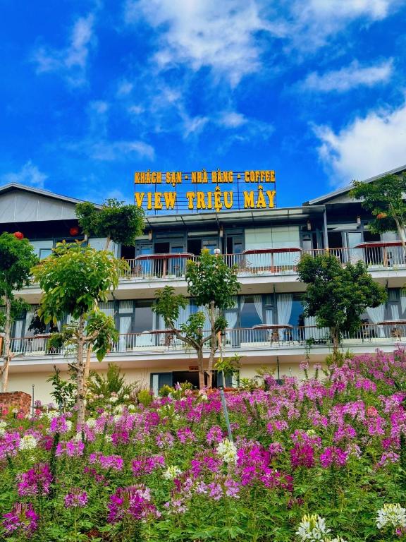 Aed väljaspool majutusasutust Khu Nghỉ Dưỡng View Triệu Mây