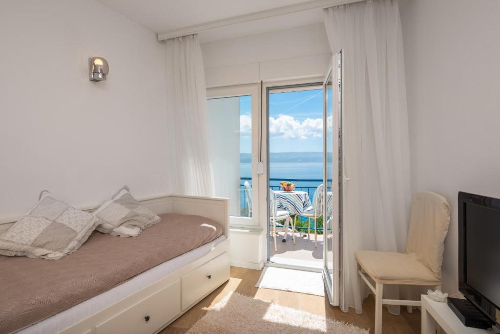 Posteľ alebo postele v izbe v ubytovaní Caleta Seaview Suites - Pool & Jacuzzi