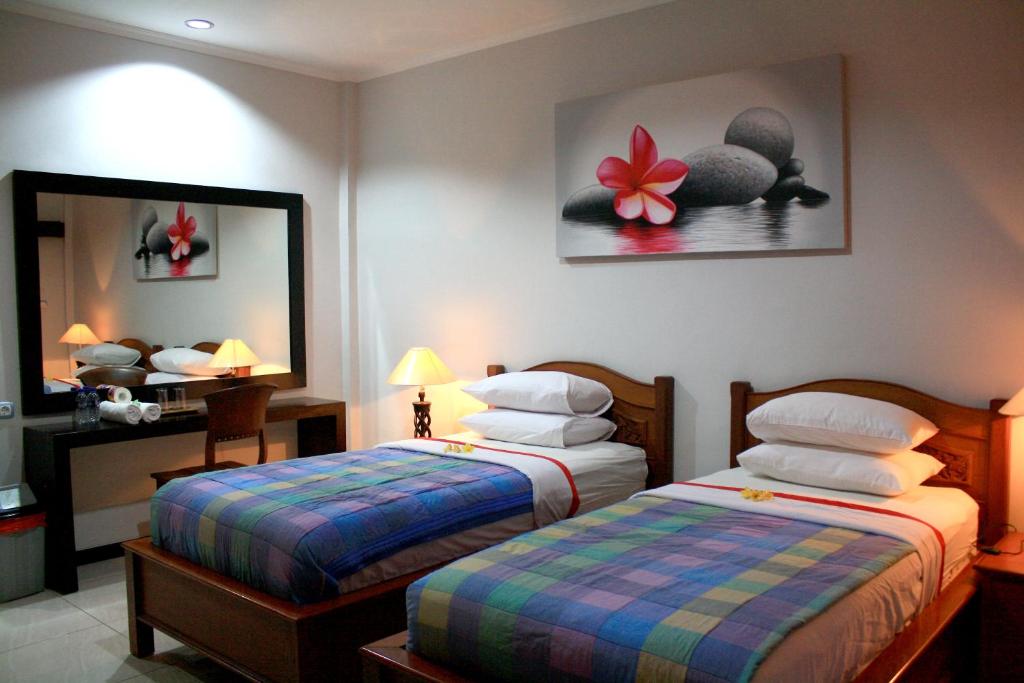 Postel nebo postele na pokoji v ubytování Jepun Bali Hotel