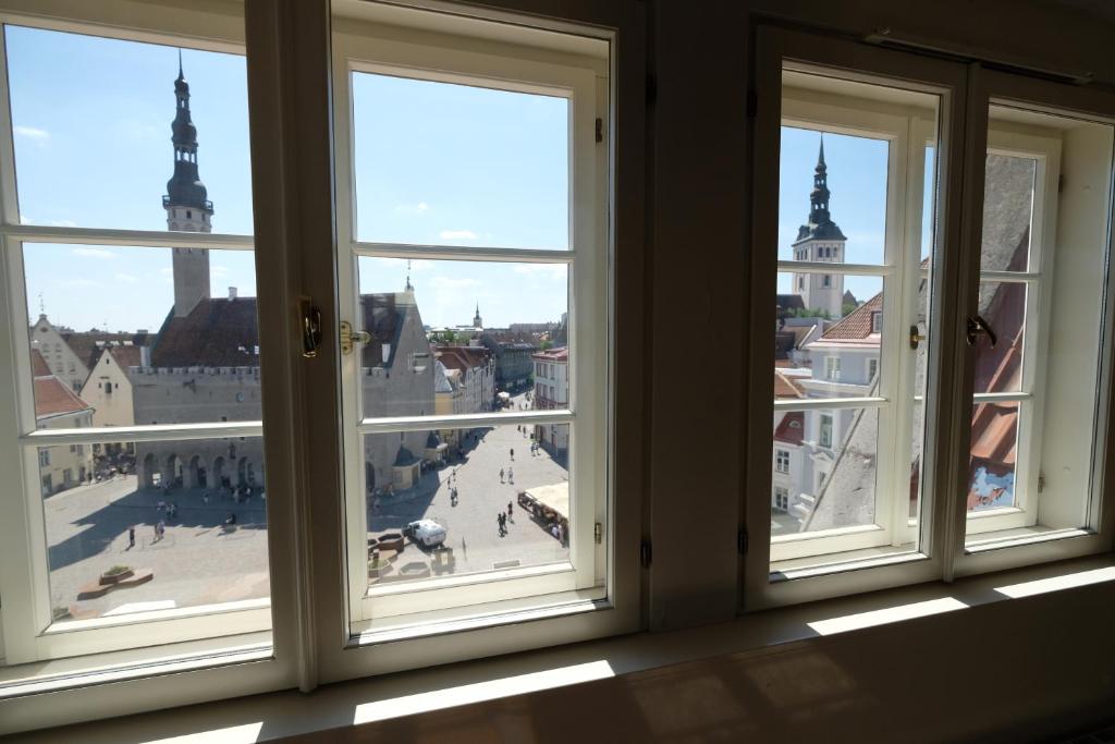 Tallinn City Apartments Old Town Square - Luxury Two-Bedroom Apartment With View