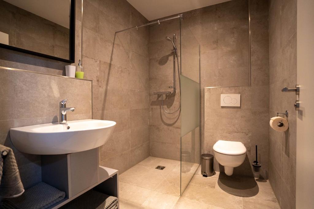 SKR Design - Comfort Triple Room With Shower
