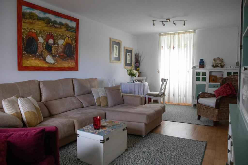 Posezení v ubytování Charming house in Teo with balcony and parking included
