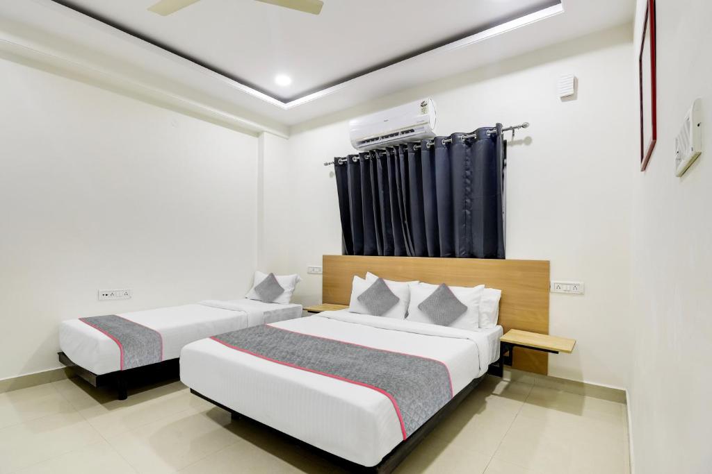 Säng eller sängar i ett rum på Townhouse De Alphabet Hotel Kukatpally Nexus Mall