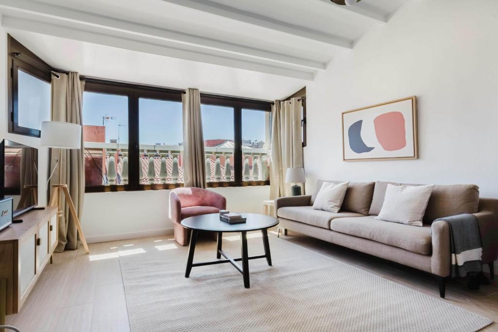 Blueground Galvany Furnished Penthouse BCN-135, Barcelona (updated ...