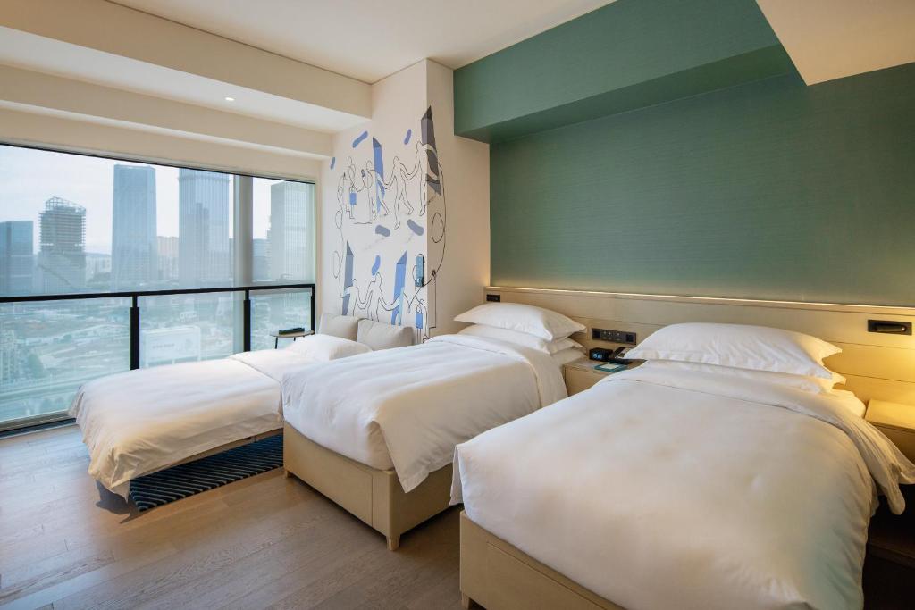 Postel nebo postele na pokoji v ubytování Artyzen Habitat Hengqin Zhuhai