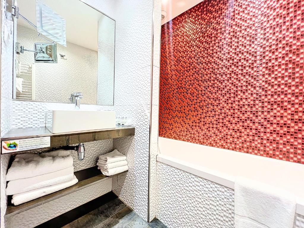 Best Western Nouvel Orléans Montparnasse - Resim 37