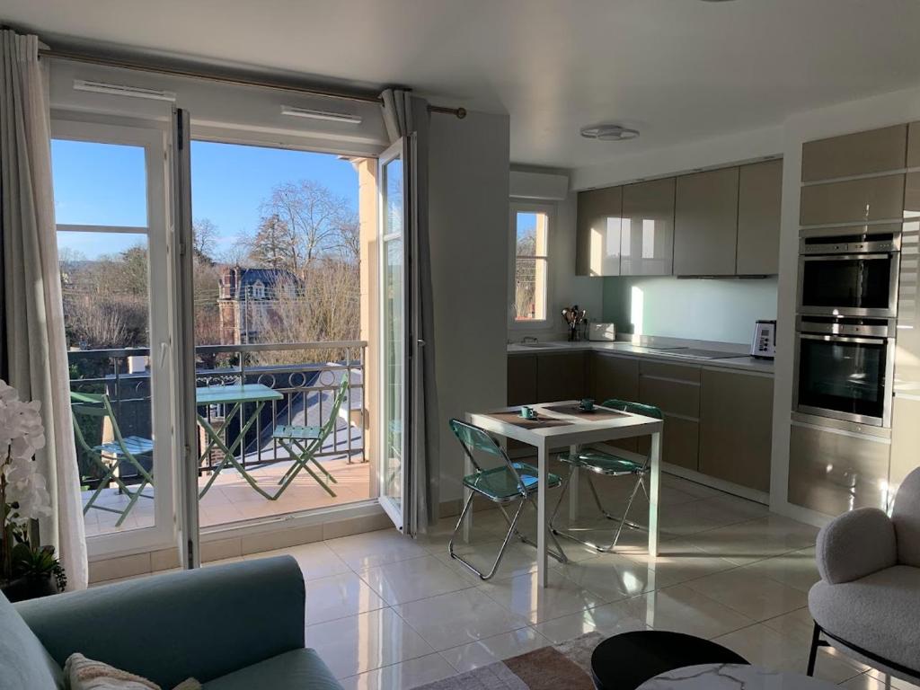 Galeriebild der Unterkunft AZUR T2 de standing, proche RER in Chatou