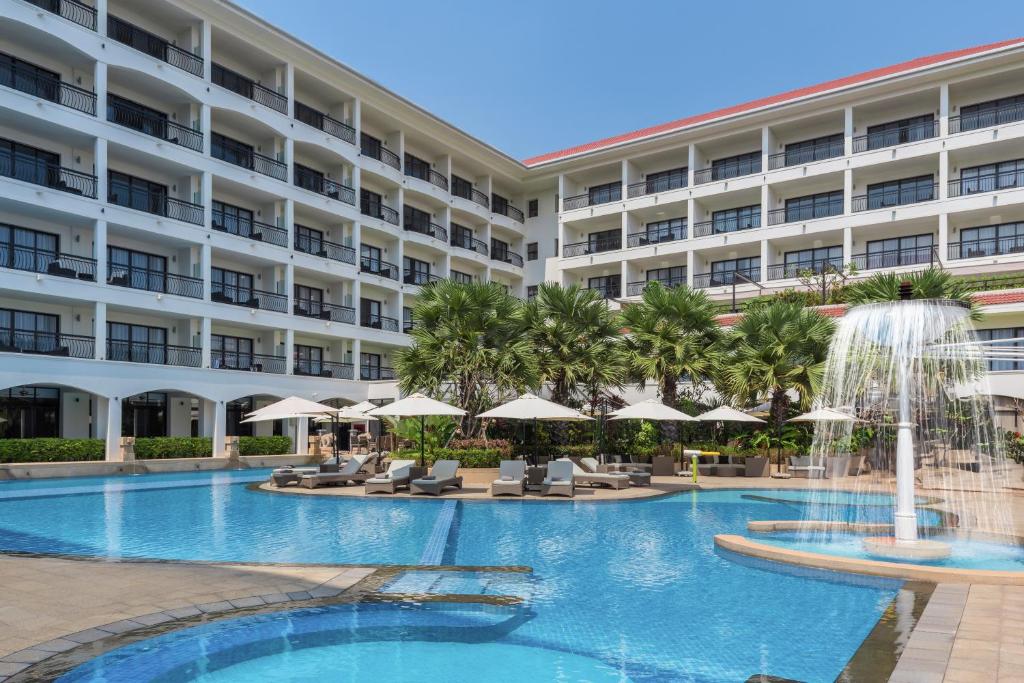 Bazén v ubytování Courtyard by Marriott Siem Reap Resort nebo v jeho okolí