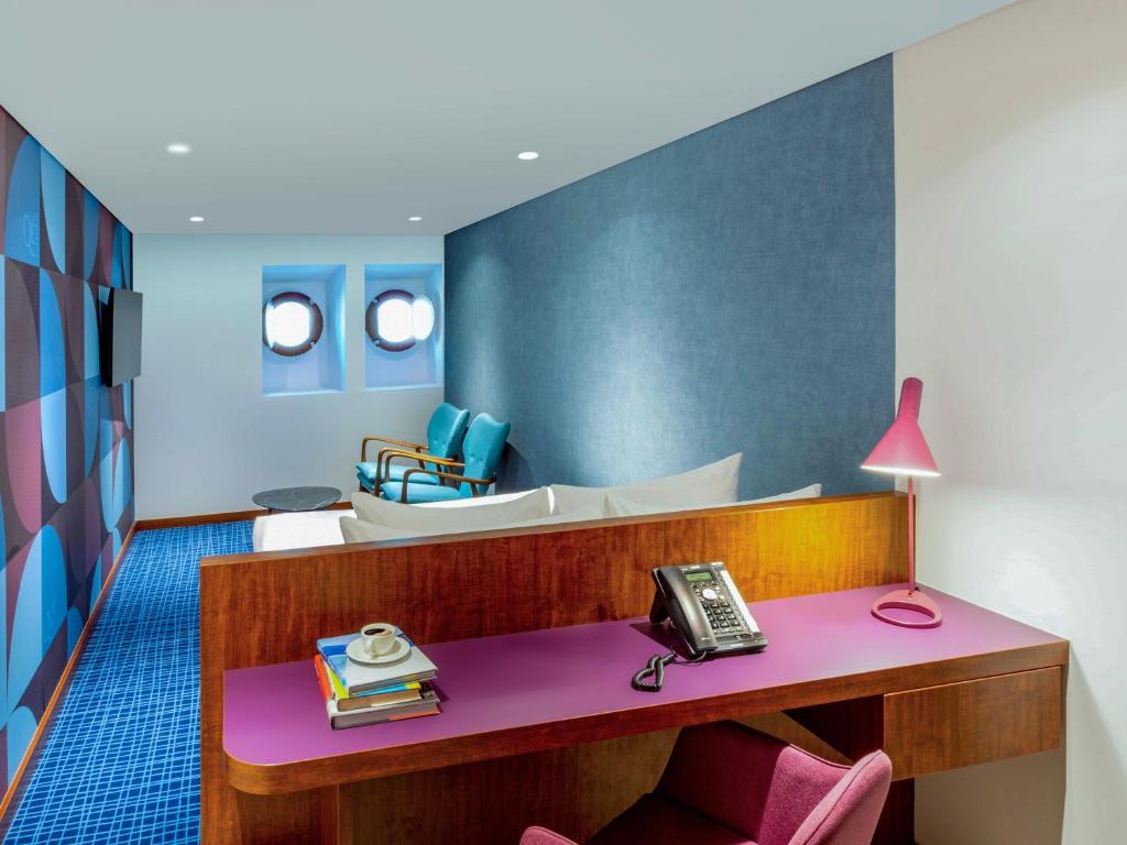 Queen Elizabeth 2 Hotel - 