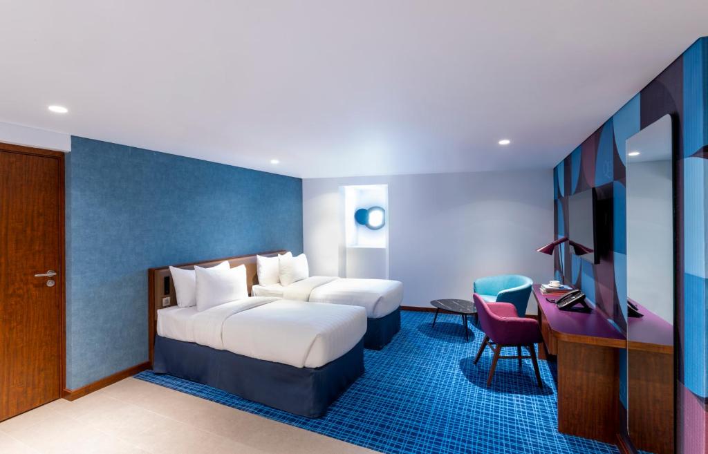 Queen Elizabeth 2 Hotel - 
