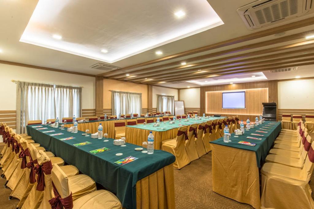 Zona business o sala conferenze di Park Safari Resort, Chitwan National Park