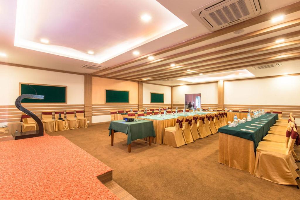 Zona business o sala conferenze di Park Safari Resort, Chitwan National Park