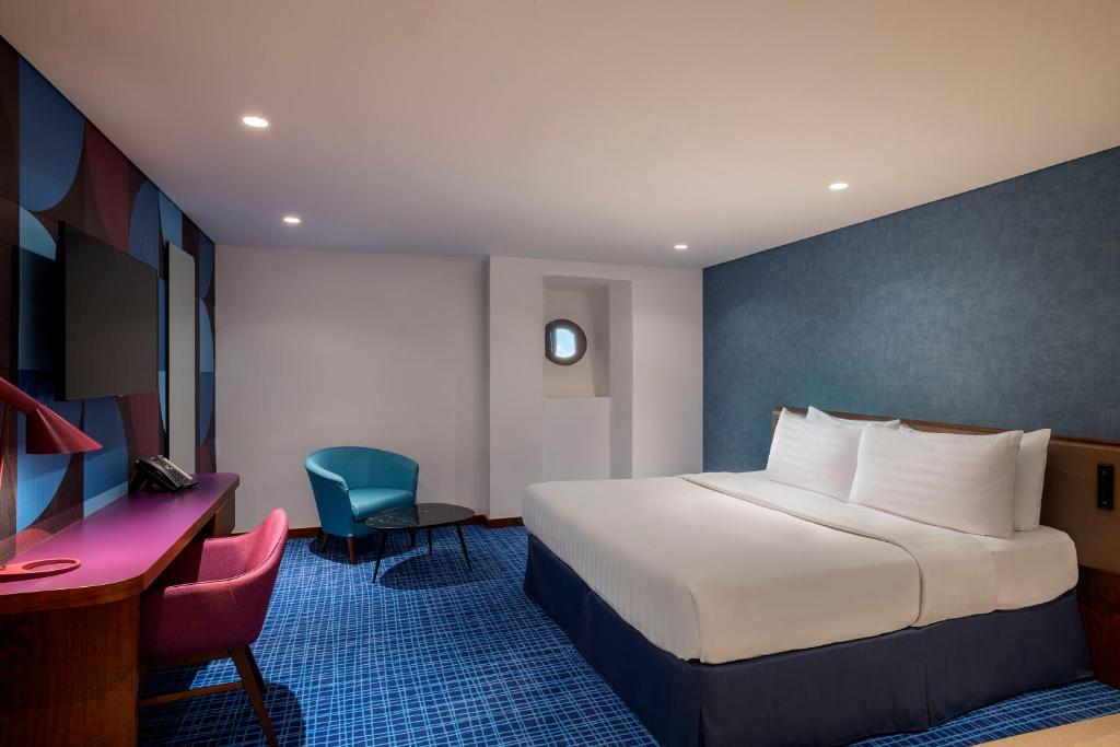 Queen Elizabeth 2 Hotel - 