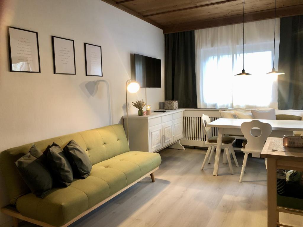 Posezení v ubytování Camping & Ferienunterkünfte Steinplatte