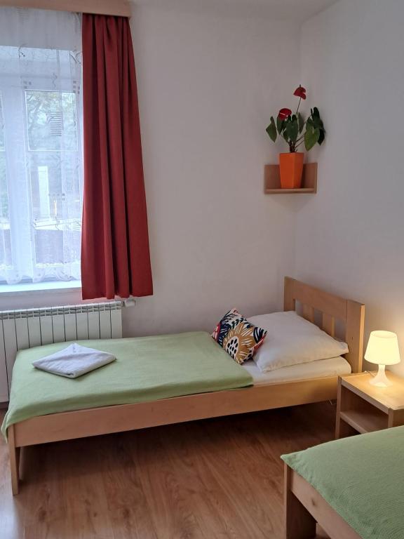Postel nebo postele na pokoji v ubytování Hotel Garni Rambousek