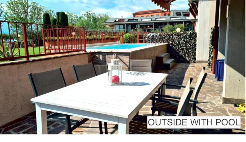 Patio alebo iná vonkajšia časť ubytovania Arcave Luxury Apartment
