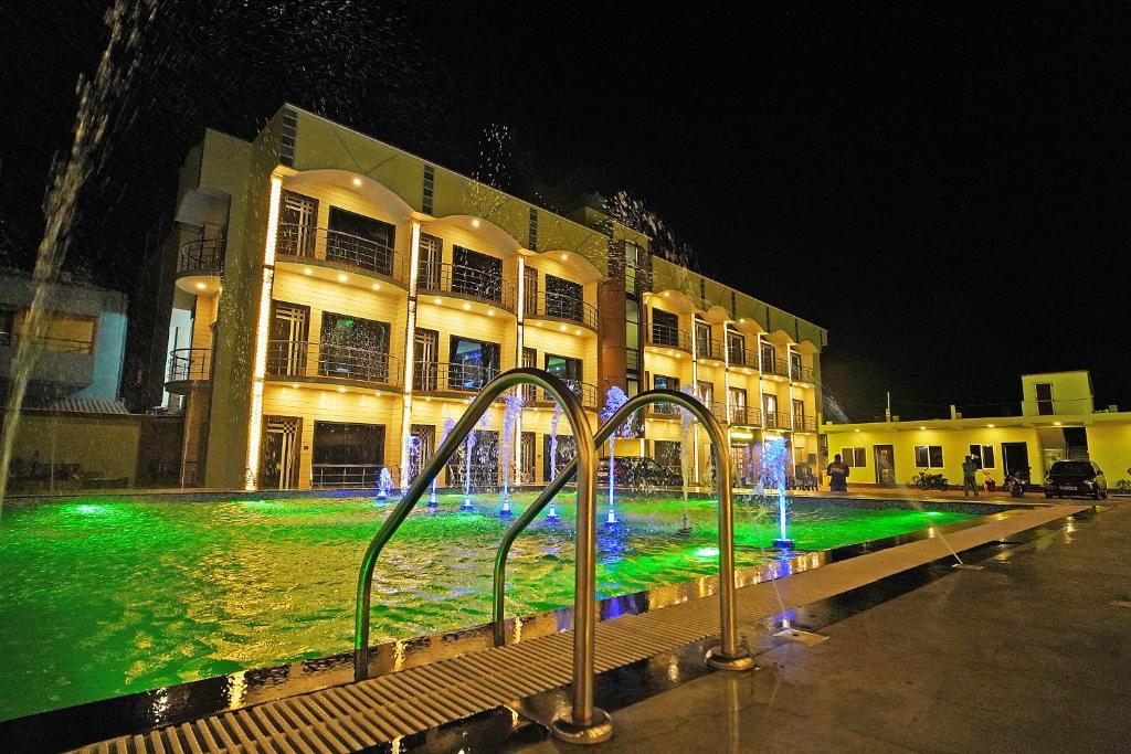 Bazén v ubytování INDIA BEACH RESORT !! FRONT Sea VIEW !! nebo v jeho okolí