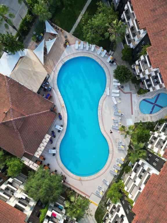 Bazén v ubytování LEMAS SUITE HOTEL nebo v jeho okolí