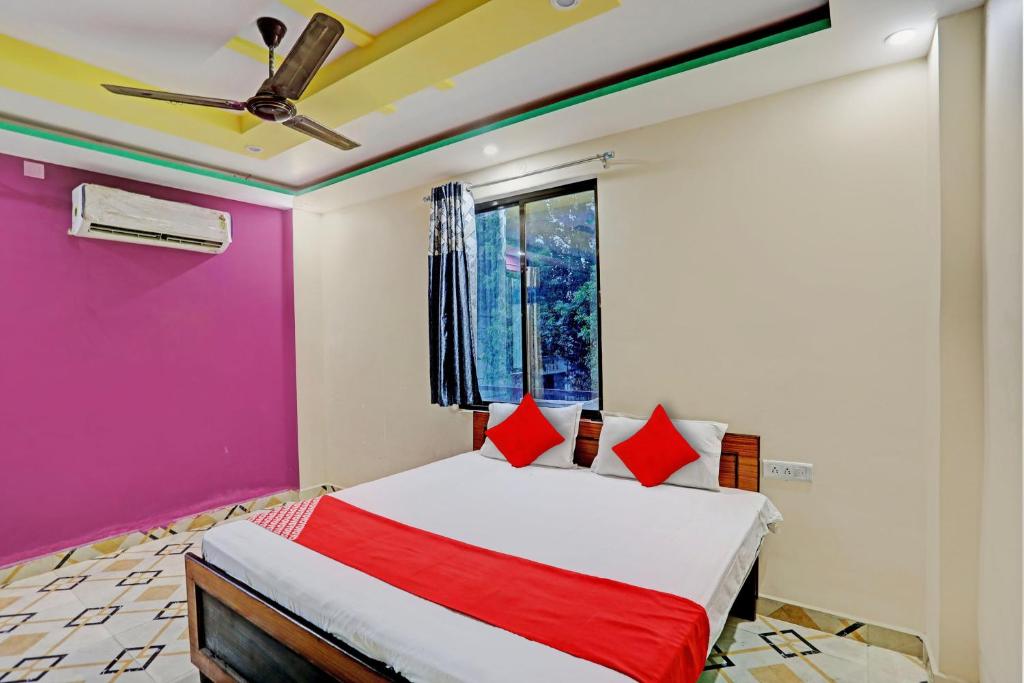 Postel nebo postele na pokoji v ubytování OYO Flagship Hotel Star Inn