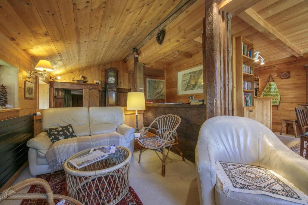 a living room with a couch and chairs in a cabin at Chalet Du Croz 1er - Happy Rentals in Chamonix