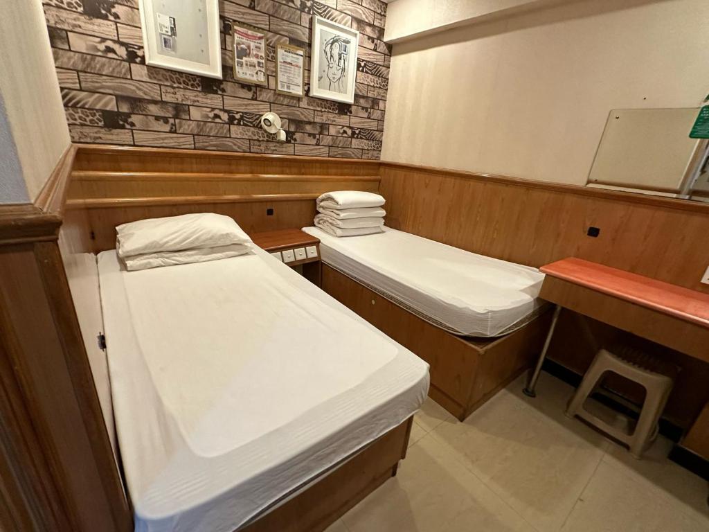 A bed or beds in a room at Kowloon Hostel