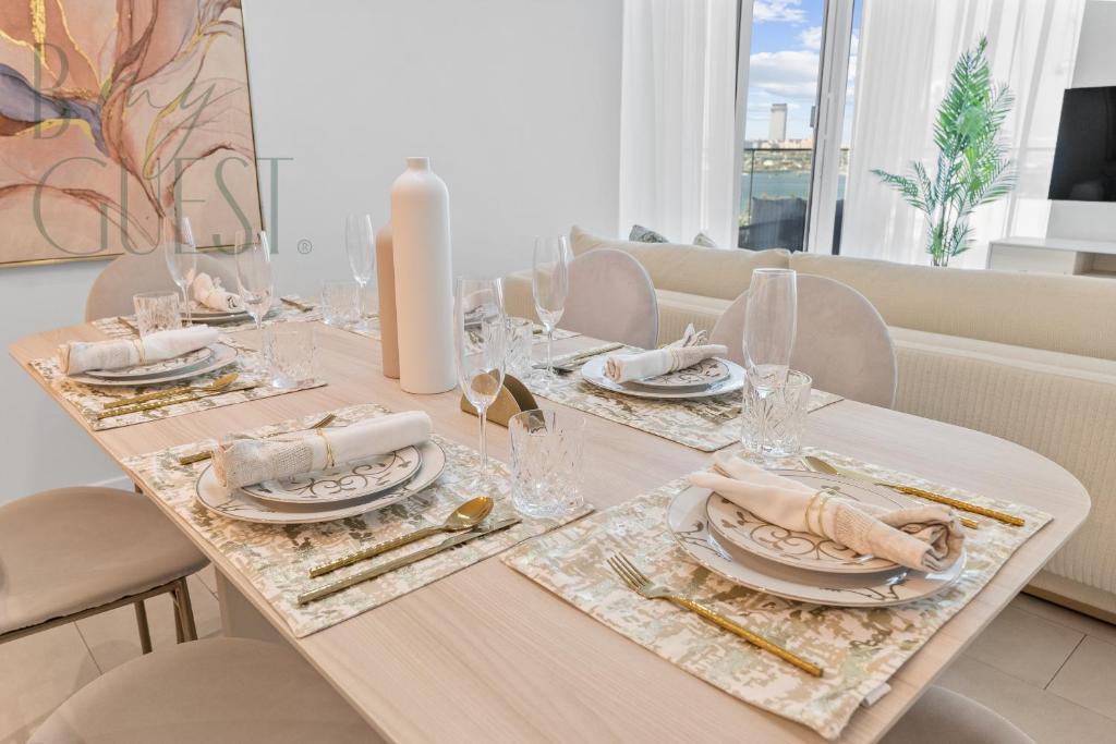 در La Vie 2BR با دسترسی به ساحل به سبکی استراحت کنید