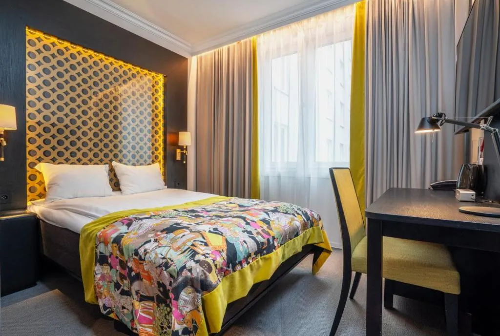 Standard Queen Room