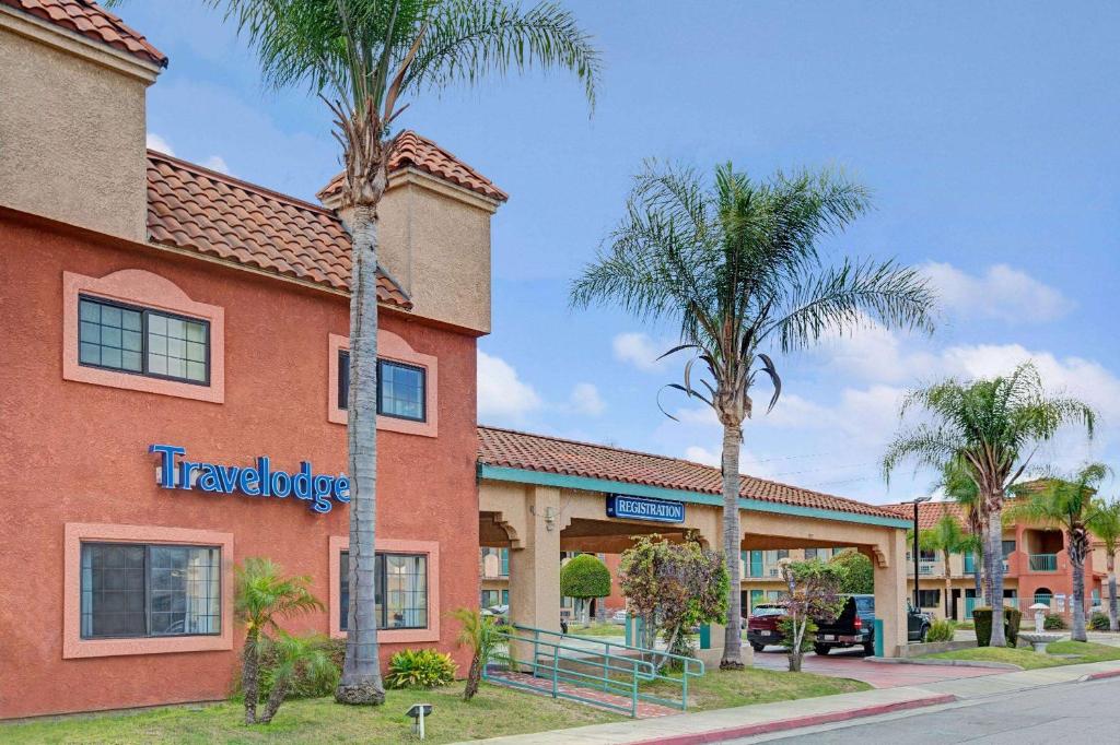 a view of a travelodge hotel with palm trees at Travelodge by Wyndham Lynwood in Lynwood