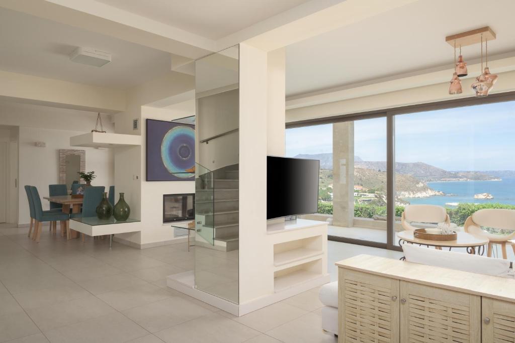 Televízia a/alebo spoločenská miestnosť v ubytovaní Miraida Exclusive Residence