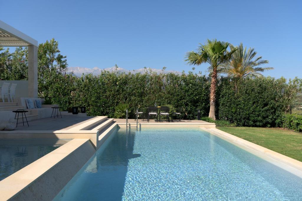Bazén v ubytovaní Miraida Exclusive Residence alebo v jeho blízkosti