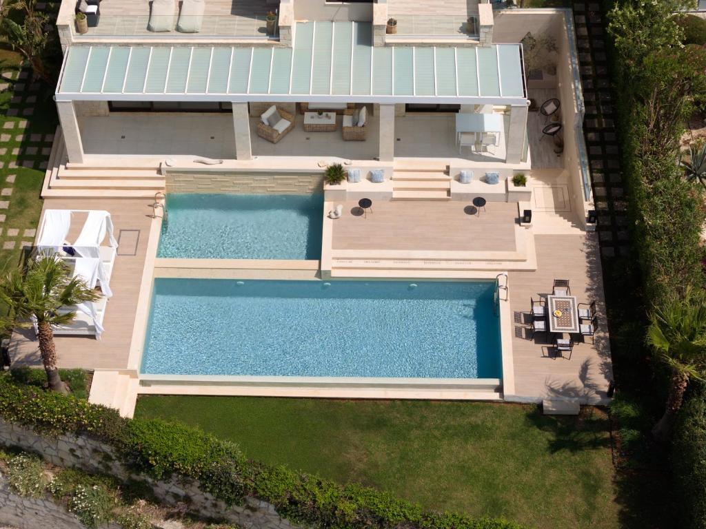 Bazén v ubytovaní Miraida Exclusive Residence alebo v jeho blízkosti