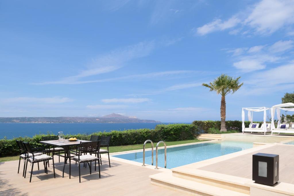 Bazén v ubytovaní Miraida Exclusive Residence alebo v jeho blízkosti