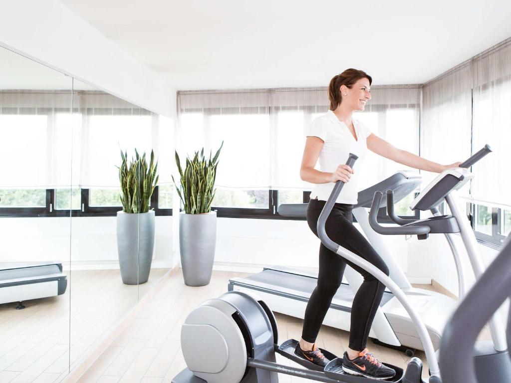 Fitness centrum a/nebo fitness zařízení v ubytování Novotel Hamburg City Alster
