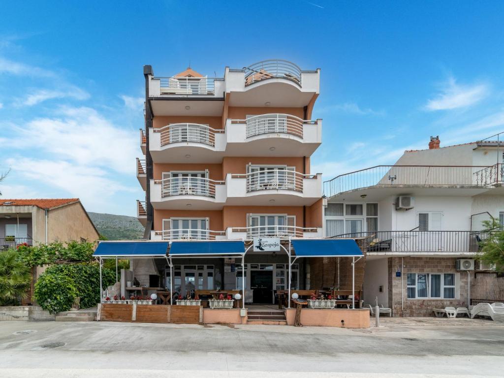 Budova, kde se apartmán nachází
